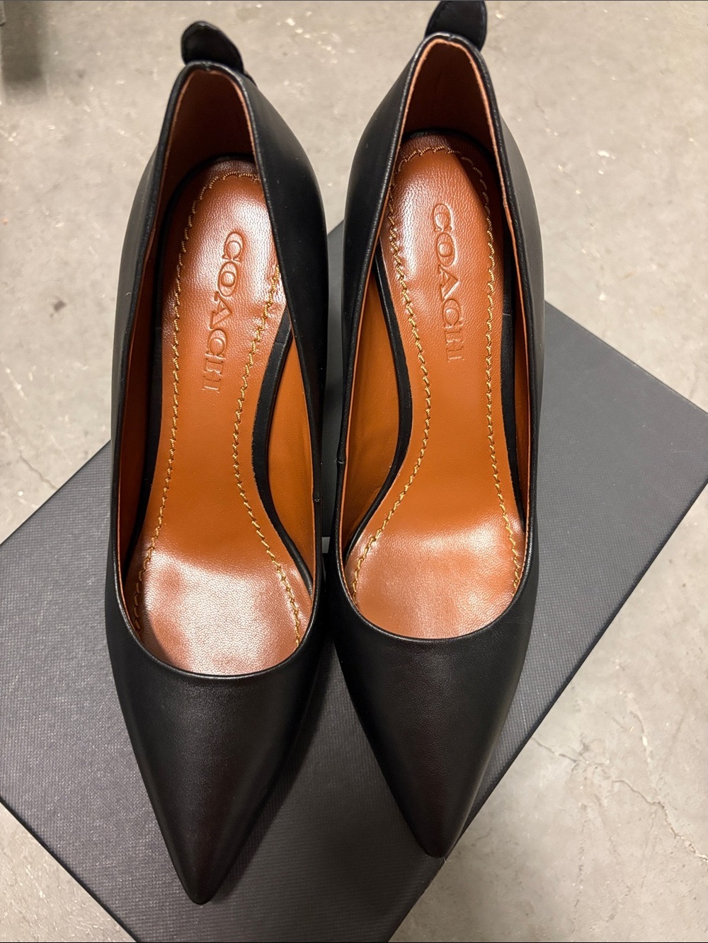 Coach Black Pointed-Toe Leather Stiletto Pumps sz 8